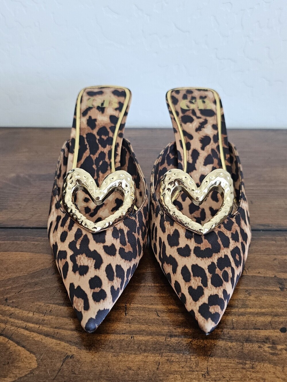 Gianni Bini Leopard Print Pointed Mules Heels Shoes W/Gold Heart Womens Sz 6 & 7